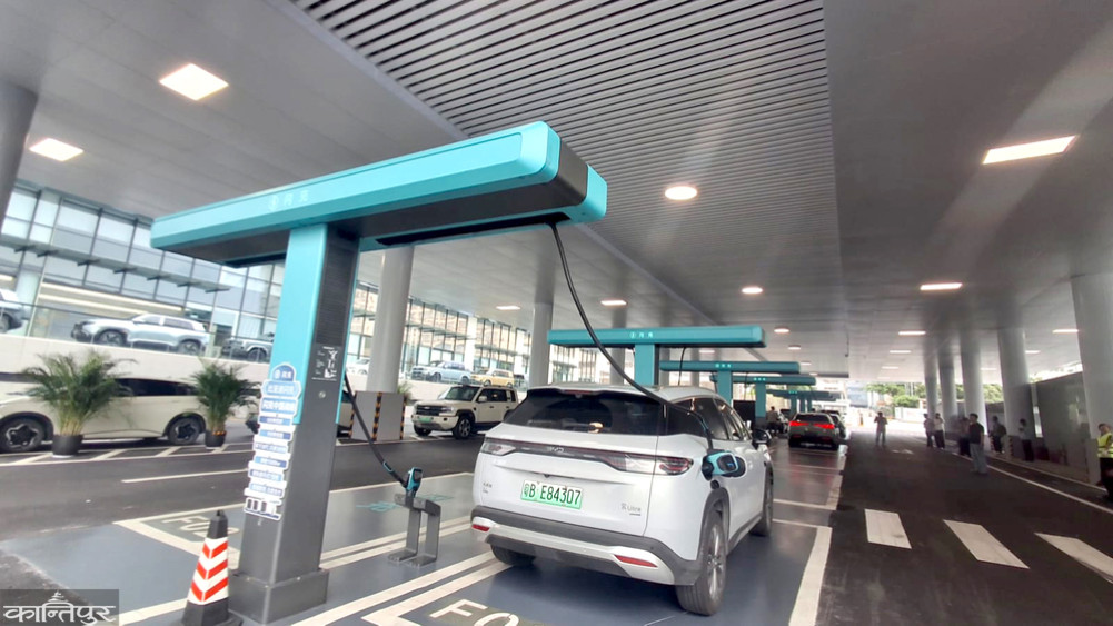 BYD car is being built in less than a minute in China, battery ready in three seconds