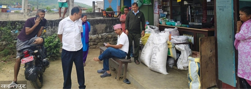 Black marketing of fertilizer in Udayapur with the collusion of public representatives and employees