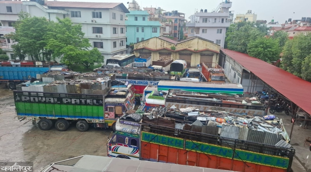 23 trucks carrying junk goods taken into the custody of revenue