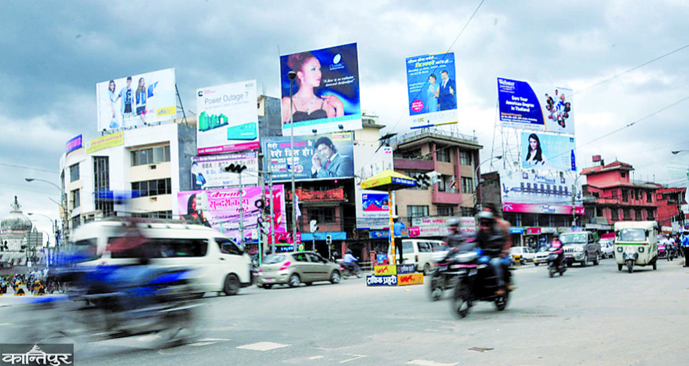 The city: an ugly laboratory of advertising