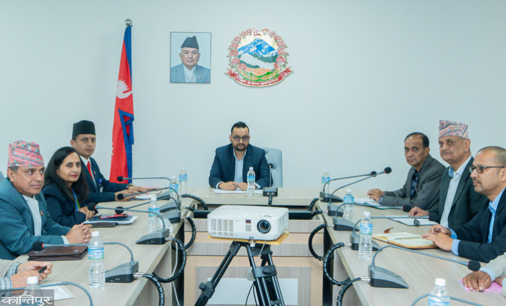 Two parties submit suggestions for preparing a debate paper on constitutional amendment