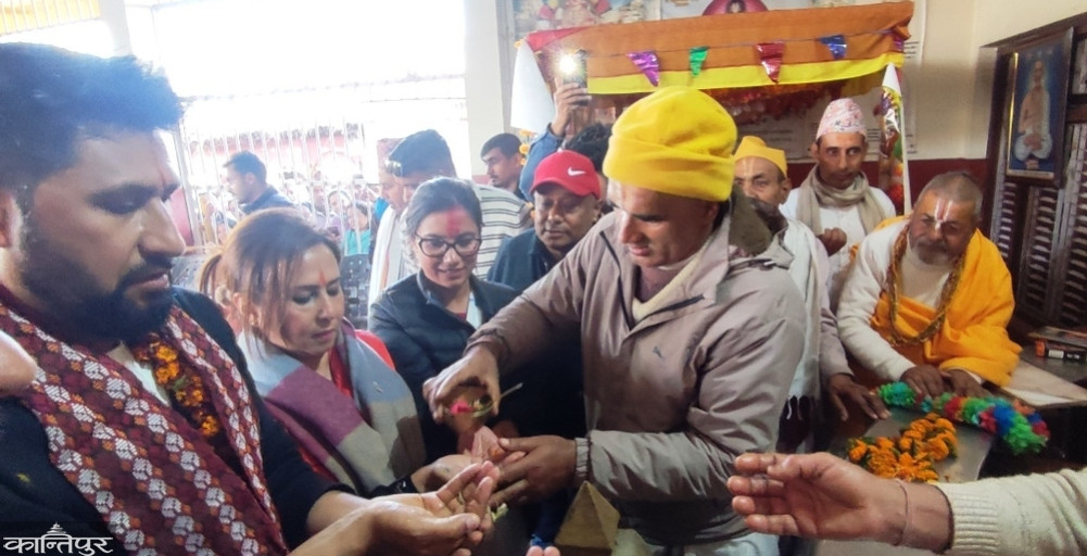 Ravi performed Swasti Shanti after reaching Lakshmi Banktesh Temple in Lanka