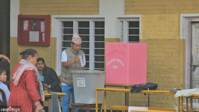 Labor Culture Party Chairman Sampang casts his vote