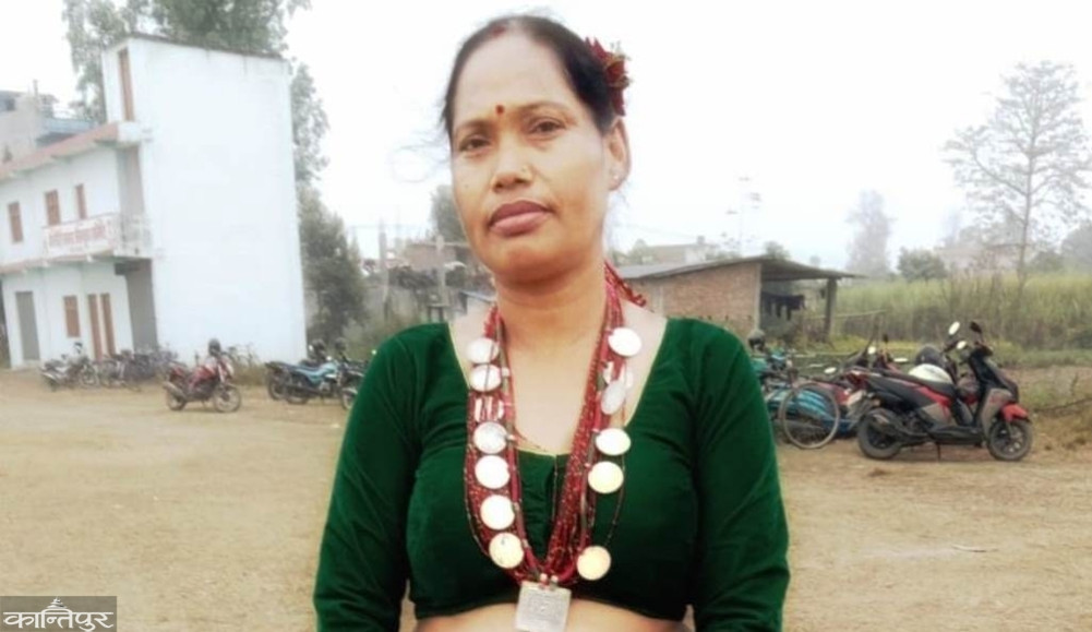 A desperate woman who worked as a 'postman' and then joined an armed conflict visits Parliament