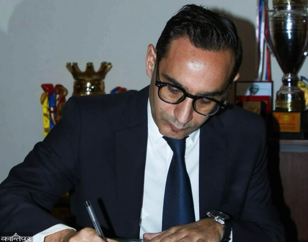 Men's national football team coach Arena resigns
