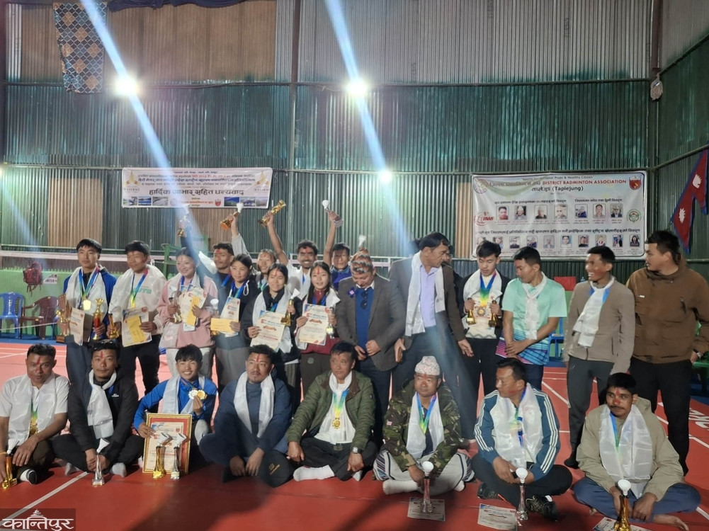Andriyash lifts the title of the provincial level badminton tournament