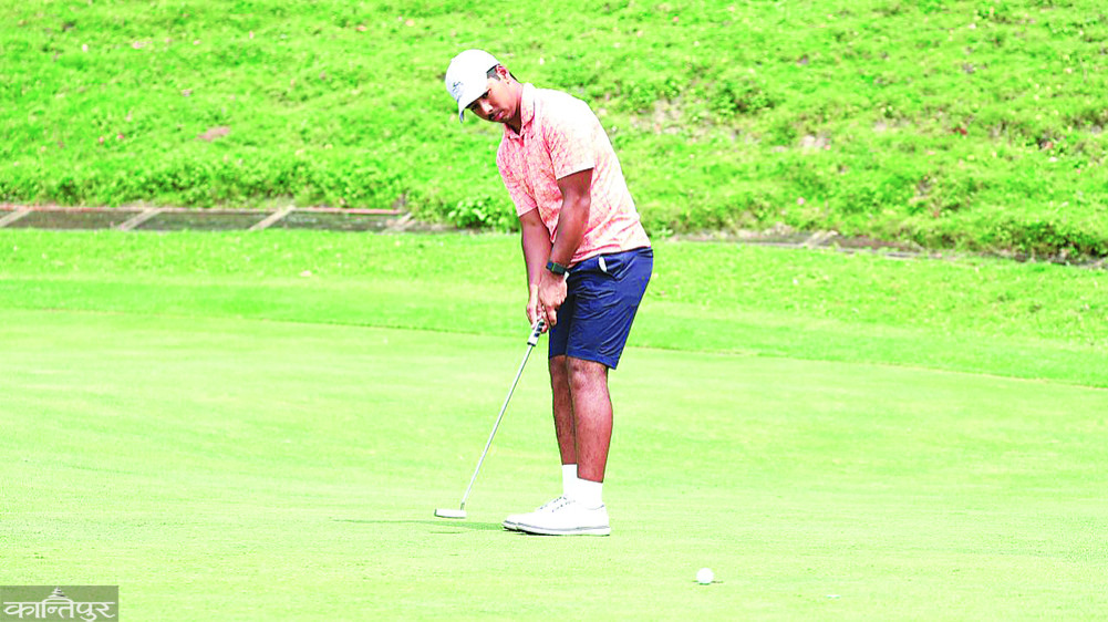Three golfers lead with harmony