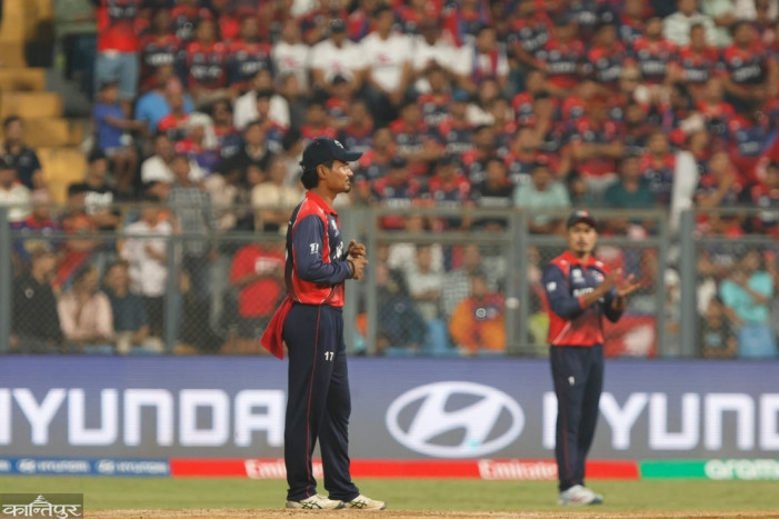Rohit takes Munshi's wicket