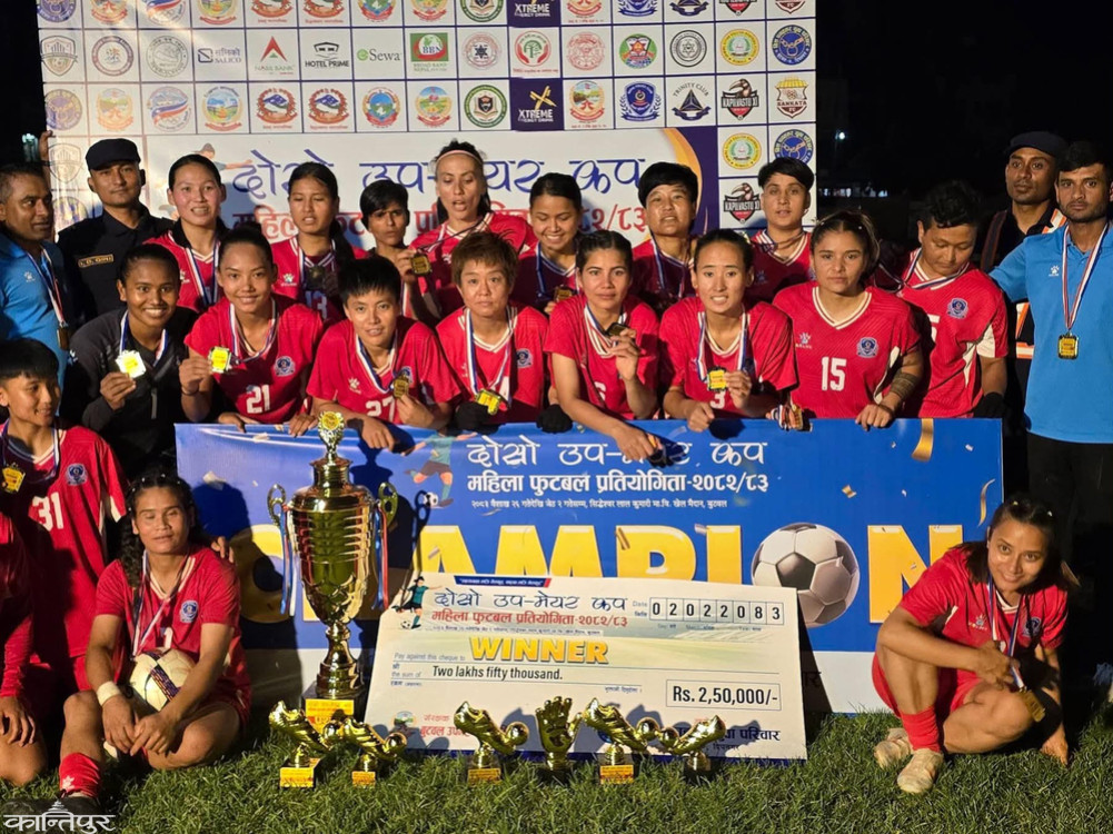 Police win women's football title