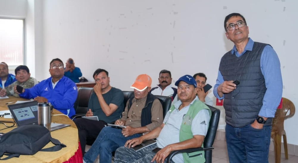 High-level sports seminar begins