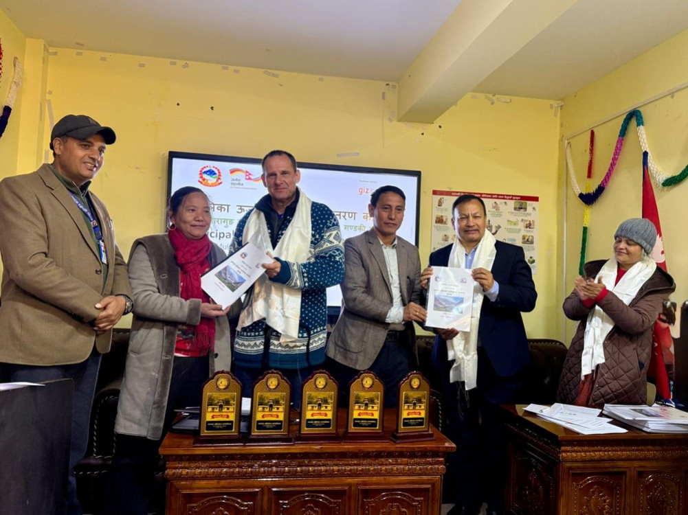 Five-year energy plan handed over to two rural municipalities in Mustang