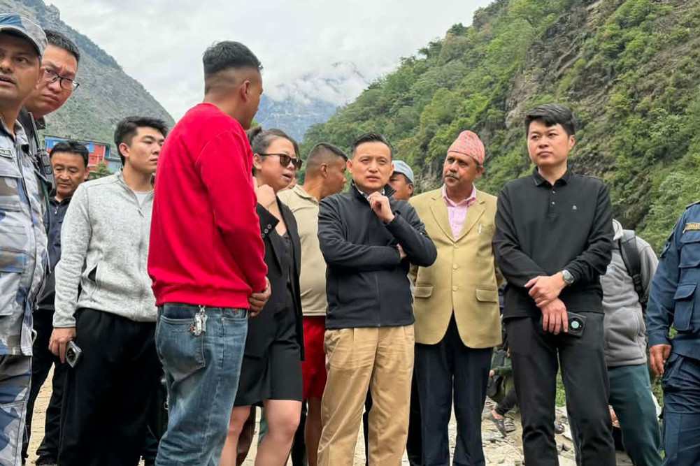 Chinese Ambassador Zhang inspects Tatopani border crossing blocked by landslide