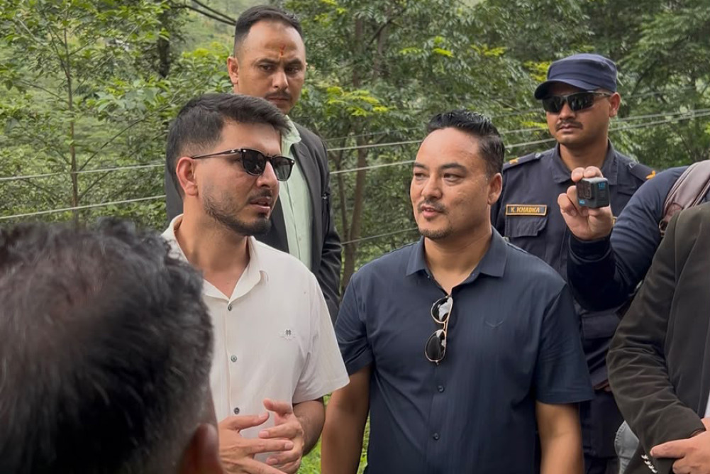 Ministers who reached Tatopani border surrounded by complaints and questions: 'When will the road be built?'