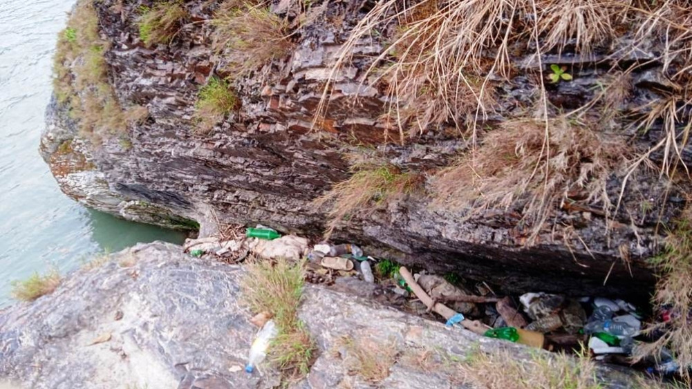 Human skeleton found on the banks of Kaligandaki