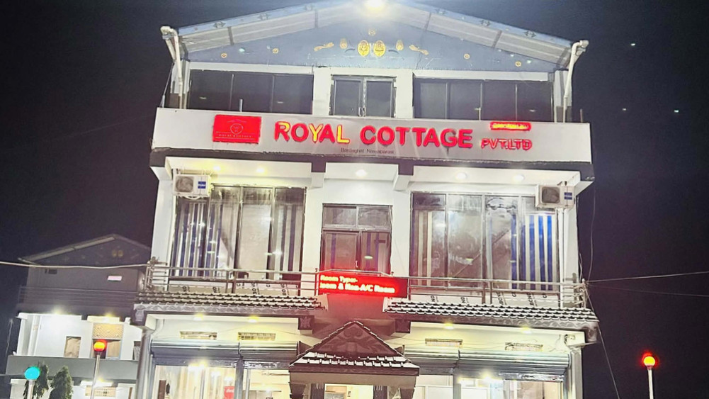 Conch worm found in Assistant Chief District Officer's food, hotel fined Rs. 50,000