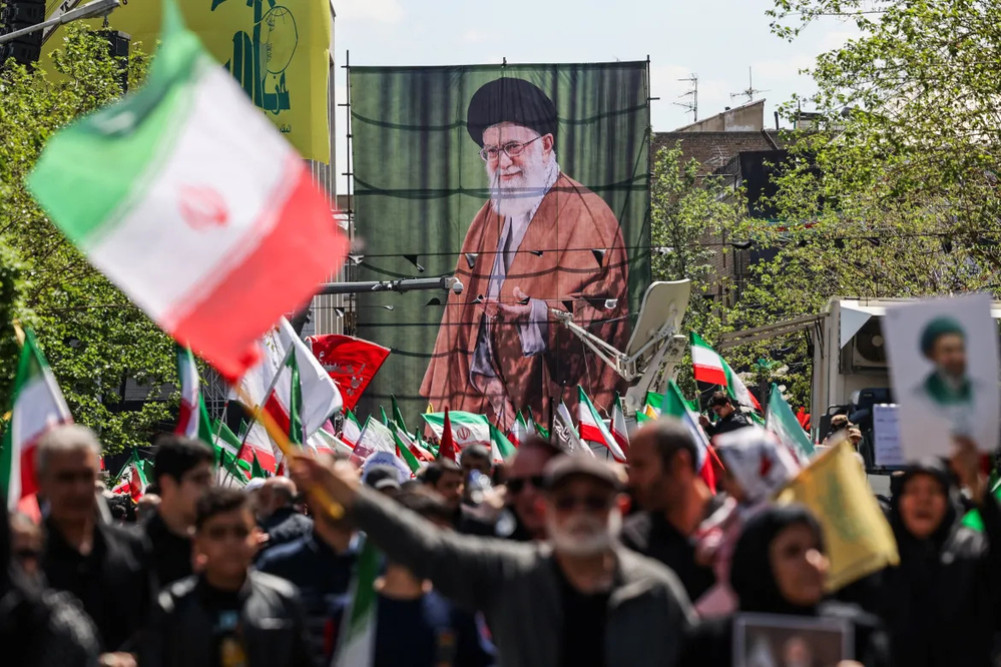 Thousands rally in Iran to remember Ayatollah Khomeini
