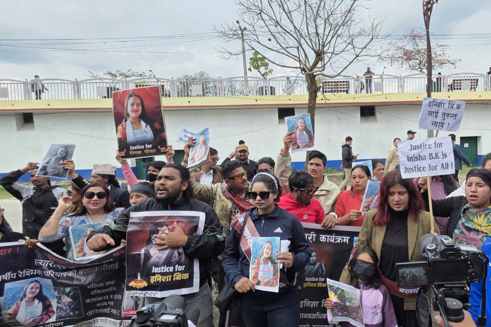 Slogans chanted at the Women's Commission premises, saying ”Protect your daughter”.