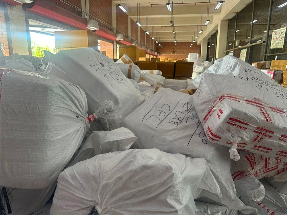 International export trade has been halted for two days due to a misunderstanding between police, airport management, and cargo businessmen.