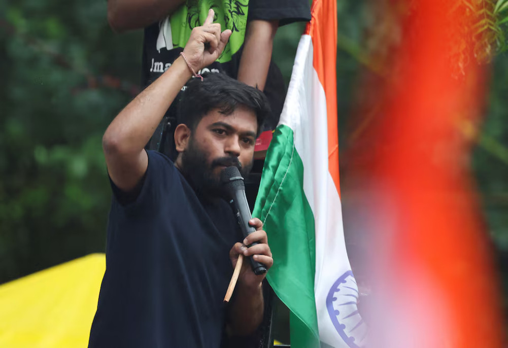 Cockroach Janata Party said: Abhijit Deepke was picked up by the police.