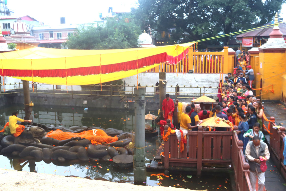 Harishayani Ekadashi: Crowds of devotees at Narayan Temple since early morning