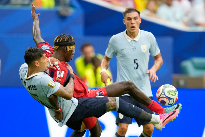 Uruguay leads in the first half