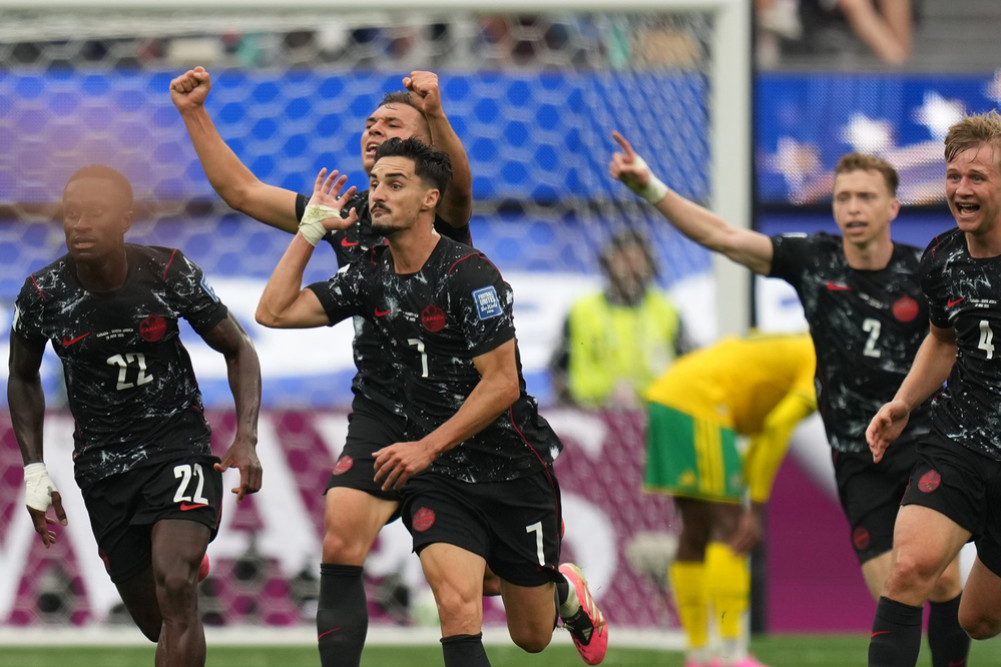 World Cup 2026: Injury-time goal sends Canada into last 16