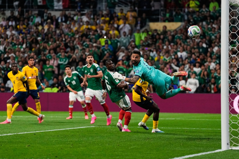 Mexico advances to last 16 with emphatic win over Ecuador