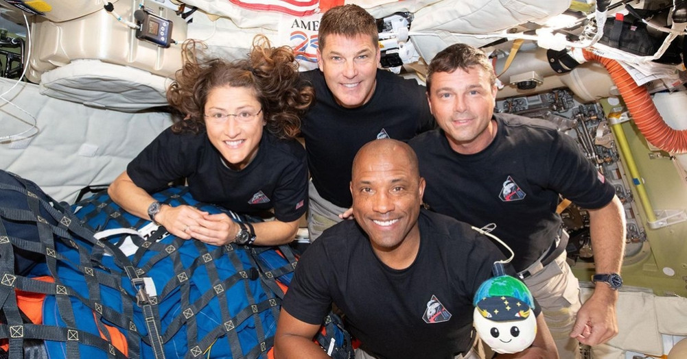 Artemis-2 mission successful, astronauts return to Earth after landing on the moon