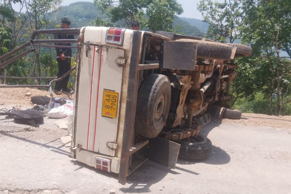 One dead, 12 injured in jeep accident in Waling