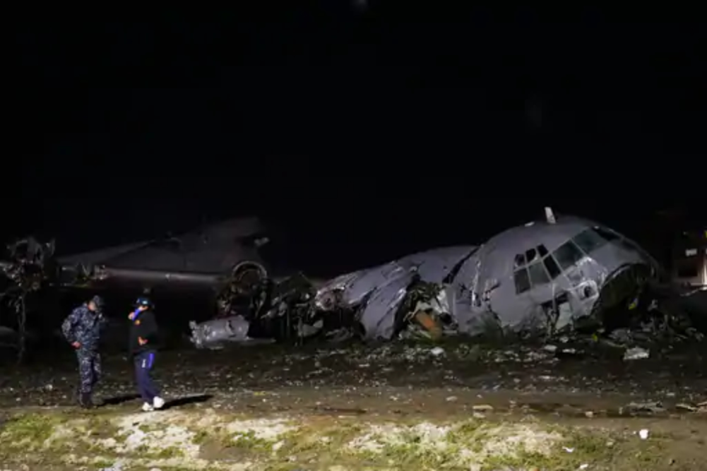 Military plane crashes in Bolivia, 15 dead
