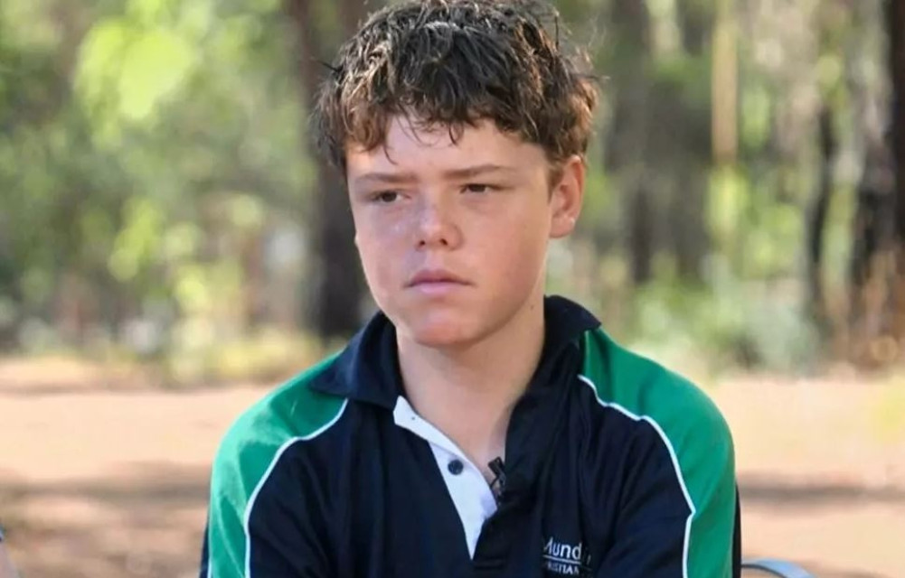 13-year-old boy saves mother and siblings by swimming for four hours