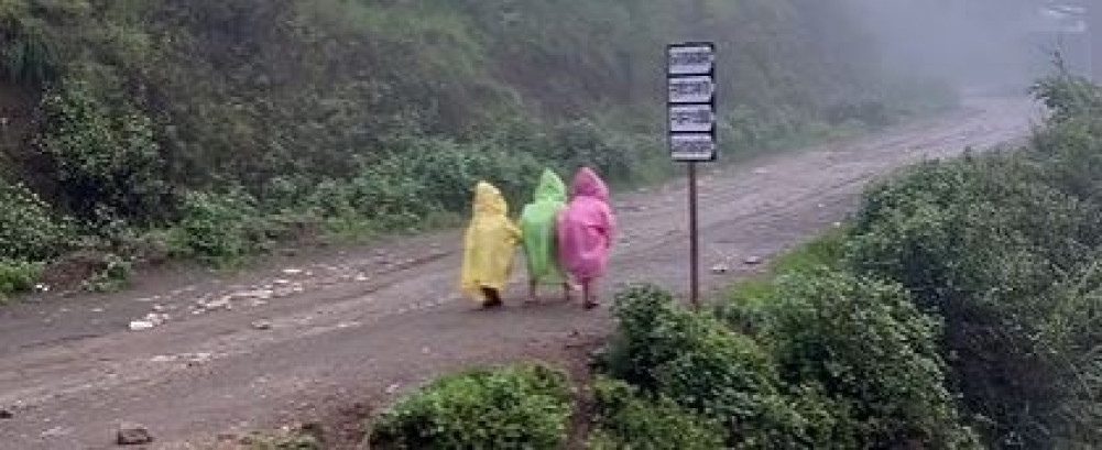 Viral video of schoolchildren covered in plastic: The reason the girls were walking without speaking