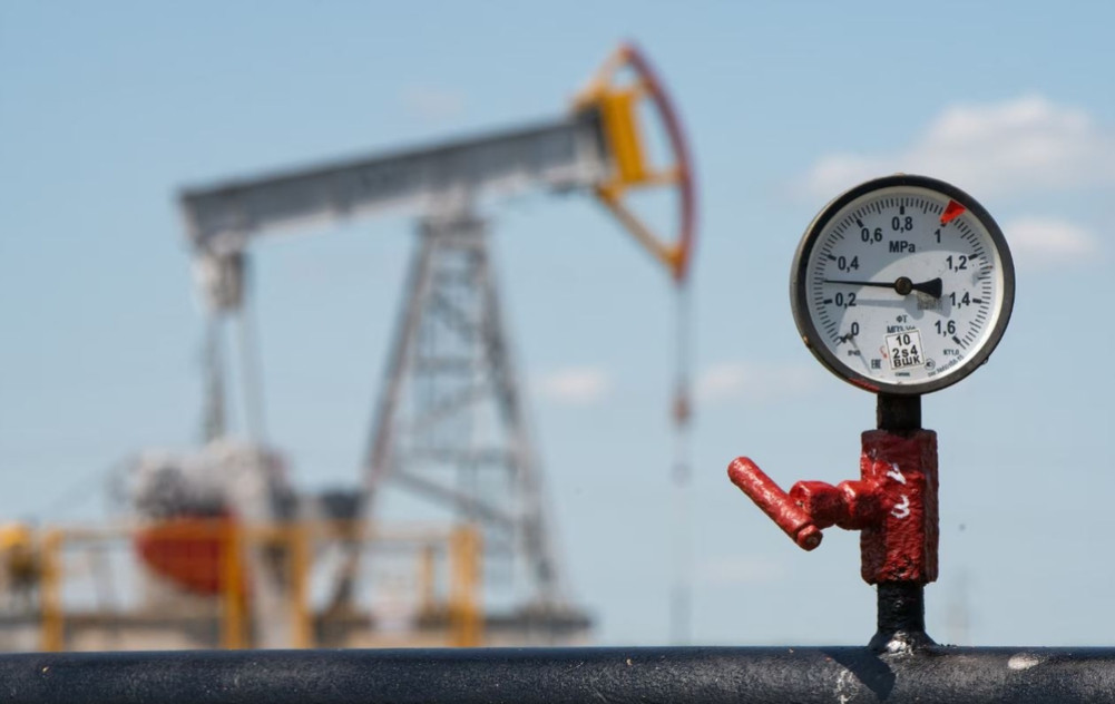 Crude oil prices fall in international markets
