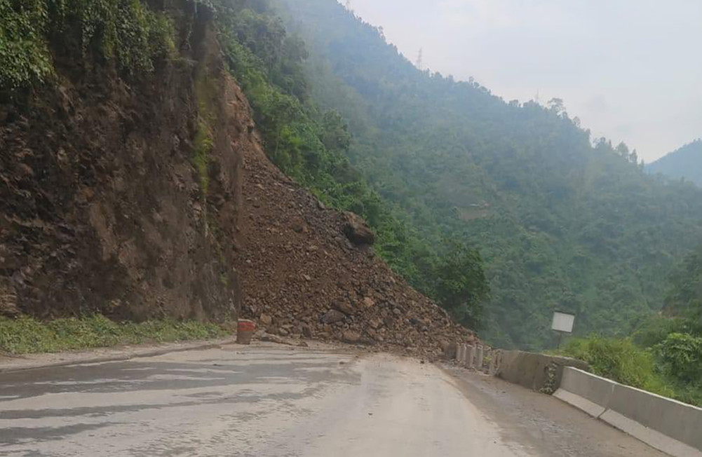 Nagdhunga-Muglin road blocked after landslide in Titrangkhani