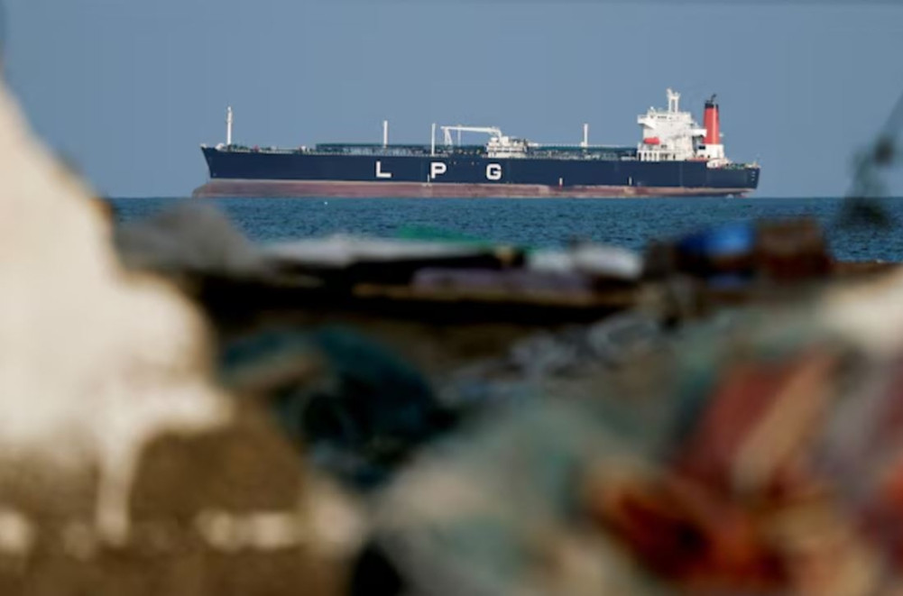 Indian workers stranded near Hormuz waiting to return home
