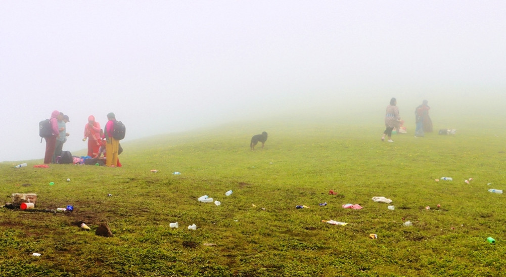 Crowds of tourists roaming around Chunguri Bookie, tourists litter indiscriminately