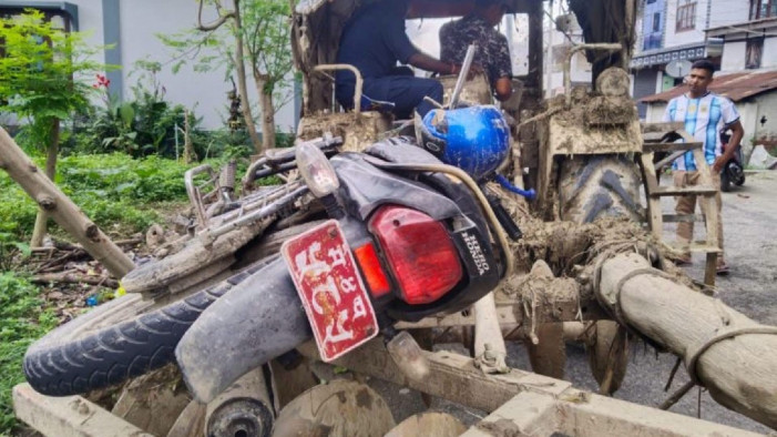 Uncle and niece die, mother injured in motorcycle-tractor collision