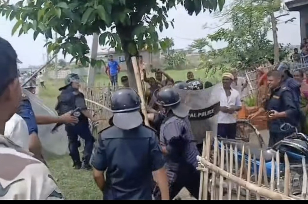 Body of teenager chased by police found in pond, brief tension in Bhediyari
