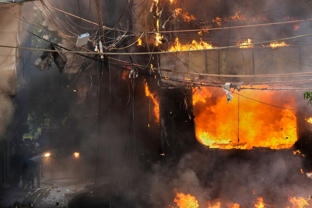 At least 21 dead in New Delhi hotel fire