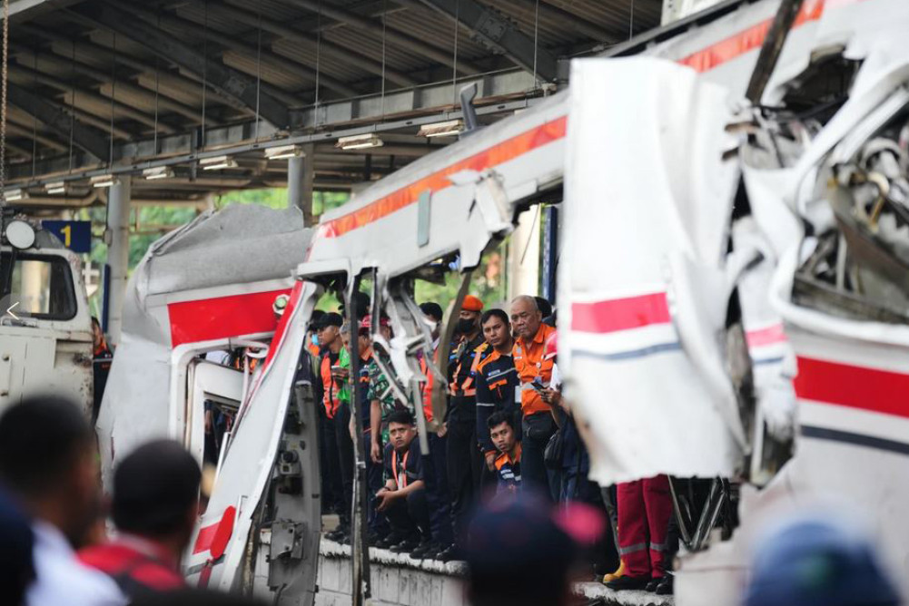 Train accident in Indonesia, 14 dead, 84 injured
