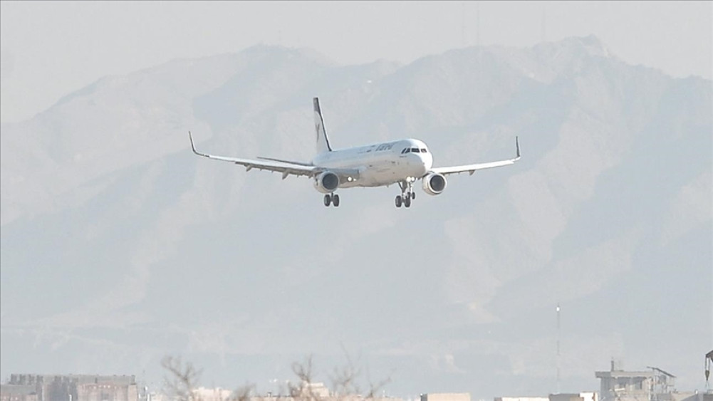 Flights resume in Iran