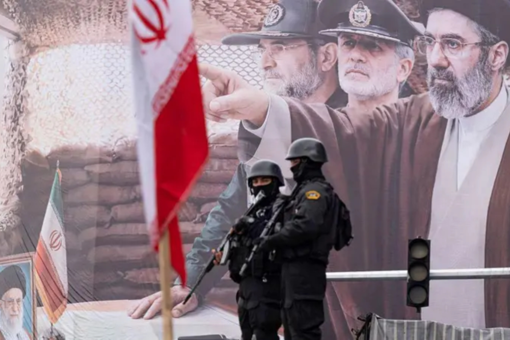 Iran threatens to completely close Strait of Hormuz if it targets energy hubs