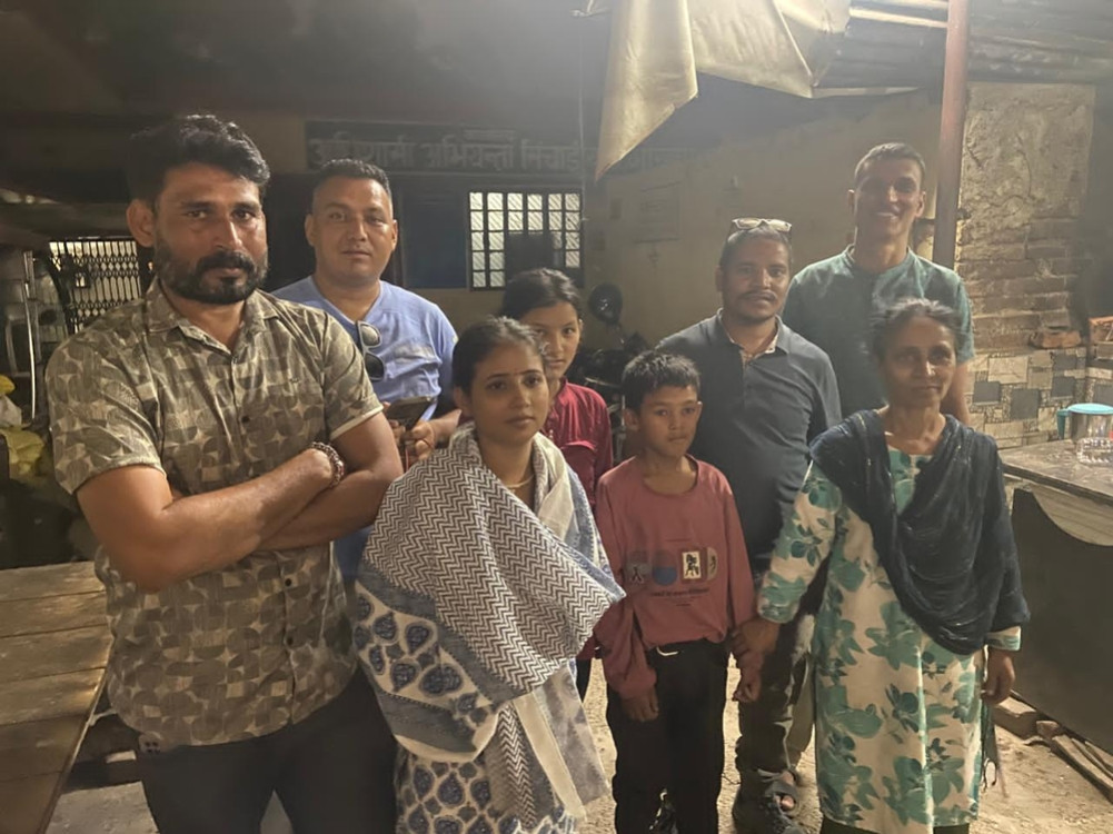 Sisters stranded at Gorakhpur railway station return home, placed in charge of family
