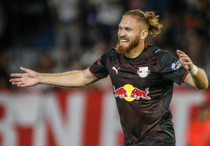 Canceling vacation and traveling to the World Cup