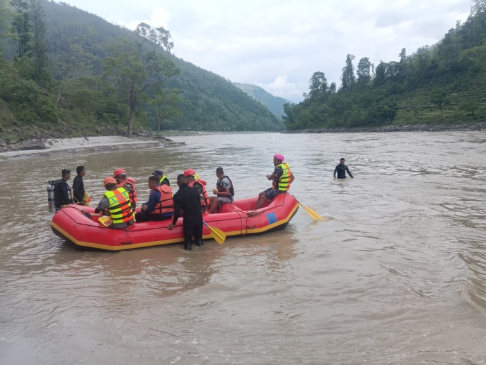 Dailekh accident: Vehicle that fell into Karnali River not found for two days