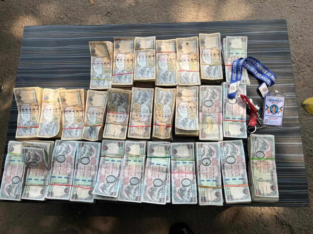 One arrested with Rs 2 million from unknown source