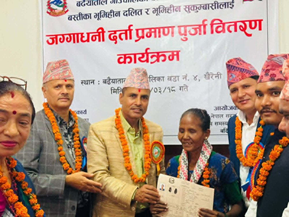 Red certificates distributed to 29 squatter and Dalit families in Badhaiyatal