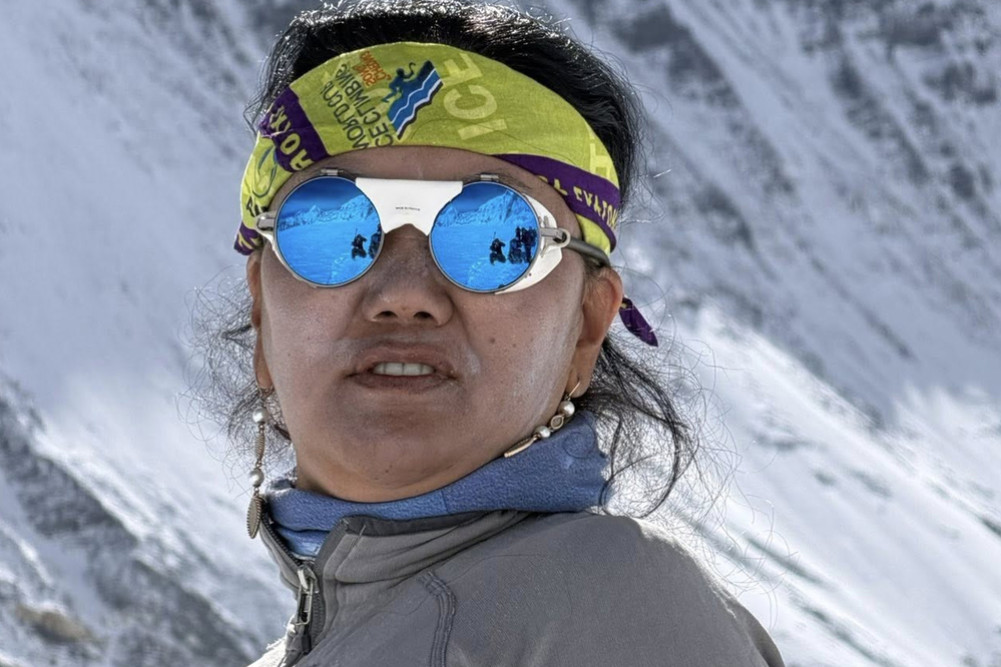 Lhakpa reaches the highest peak for the 11th time, breaking his own record