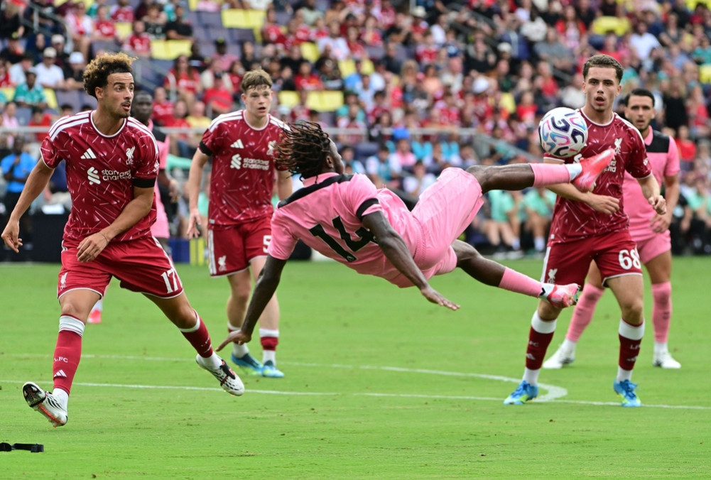 Gomez injured in practice match