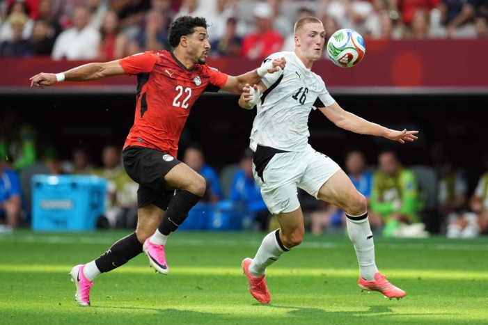 New Zealand leads by one goal in the first half
